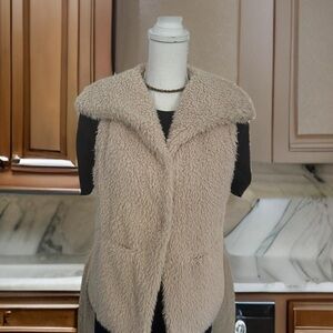 Cozy  Fuzzy Sherpa Artic Vest in Beige size small